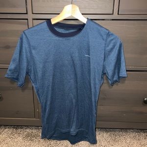 Patagonia unisex top great for skiing or hiking or anything outdoors.